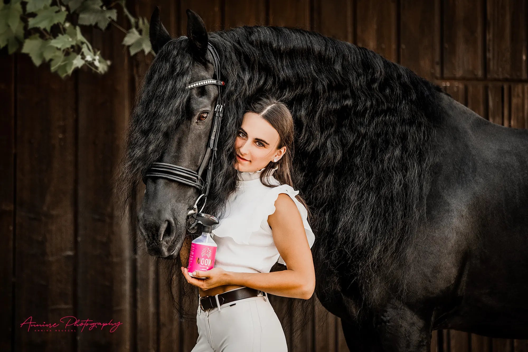 WOOW Show-Shine-Spray – sorgt für seidige Mähne & Schweif, verhindert Verknotungen und schützt das Haarkleid langanhaltend | Hoofgold